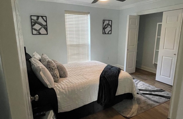 Cozy 2-bedroom condo in lovely Baton Rouge with WiFi, Pet-friendly