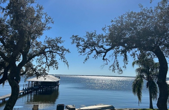 Cozy 2-bedroom condo with dock access - Lake front on Lake June!