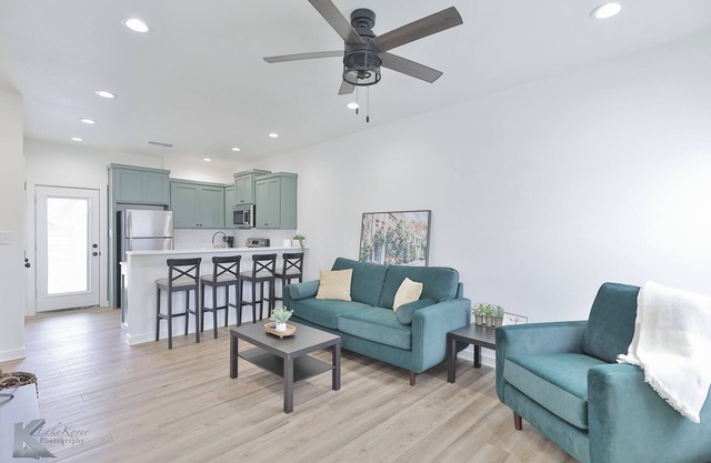 Cozy 2-bedroom condo in Abilene with WiFi, AC & Garage