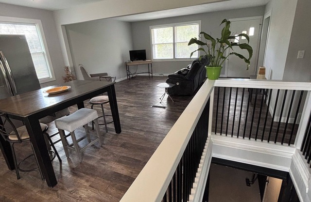Cozy 2-bedroom condo in charming Janesville with AC