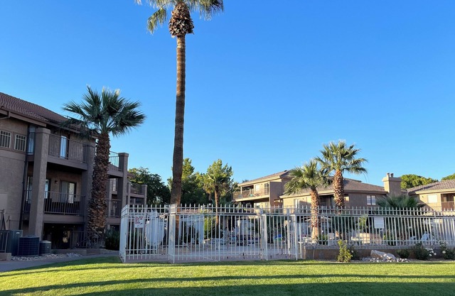 Cozy 2-bedroom condo with WiFi, pools in charming St. George