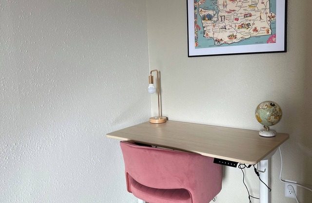 Cozy 2-bedroom condo with WiFi, AC in Colfax
