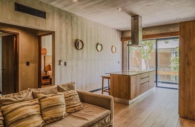 Cozy 2-bedroom condo with rooftop pool and WiFi in downtown Tulum