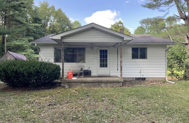 Cozy 2-bedroom cottage located in beautiful and private Hoosier National Forest
