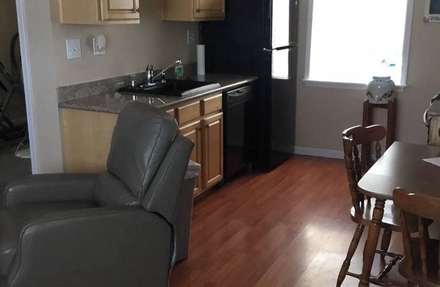 Cozy 2 Bedroom Cottage near the River