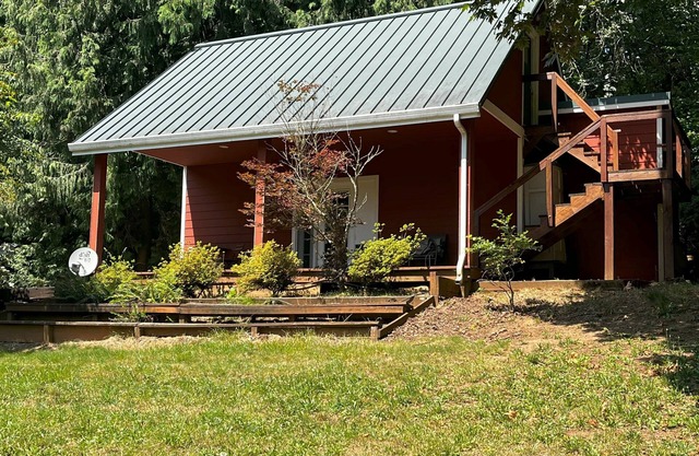 Cozy 2-bedroom cottage in Washougal with AC