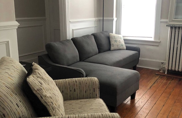 Cozy 2-bedroom Downtown. Wifi. Private Yard.