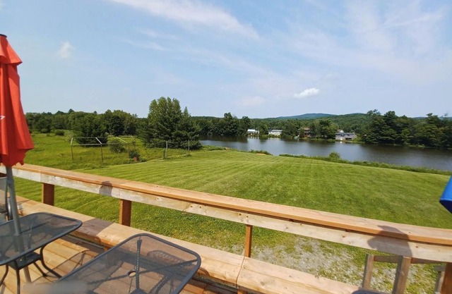 Cozy 2-bedroom Eastern Townships geyaway Jay Peak/Bromont/Owls Head/Sutton