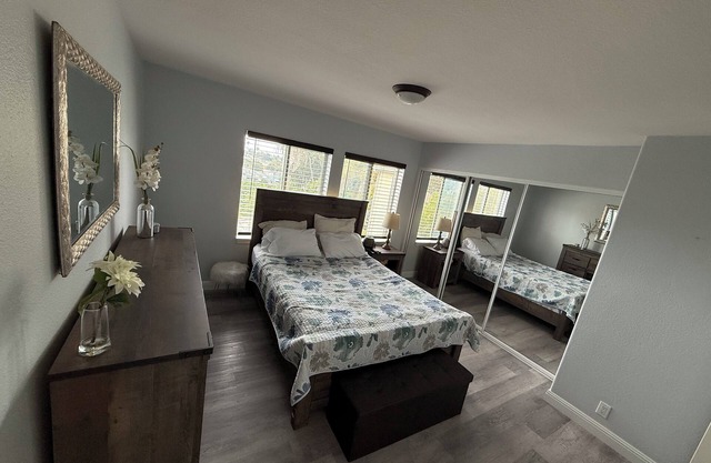 Cozy 2-bedroom house with free parking in National City