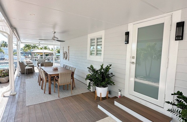 Cozy 2-bedroom home in Key Largo with WiFi, AC & 45’ Private Docking.