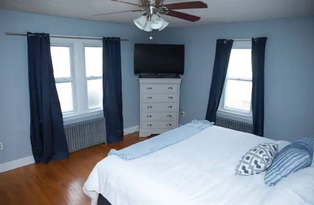 Cozy 2 bedroom home located minutes from downtown