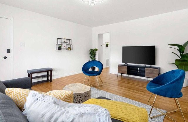 Cozy 2 Bedroom Home Near SFO with Private Parking