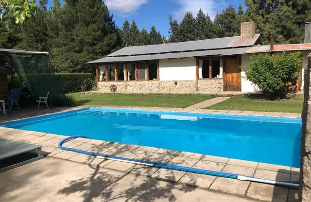 Cozy 2-bedroom house with WiFi, AC in amazing El Maiten