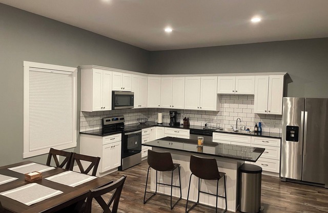 Cozy 2-bedroom house in superb Spokane with WiFi, AC