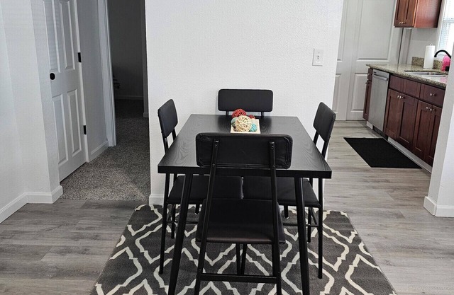 Cozy 2-bedroom house in Tacoma with AC, WiFi