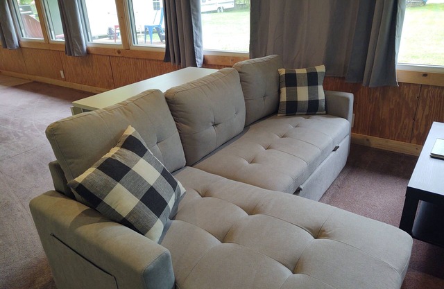 Cozy 2-bedroom house on the Muskingum River. Just 45 min from Hocking Hill.