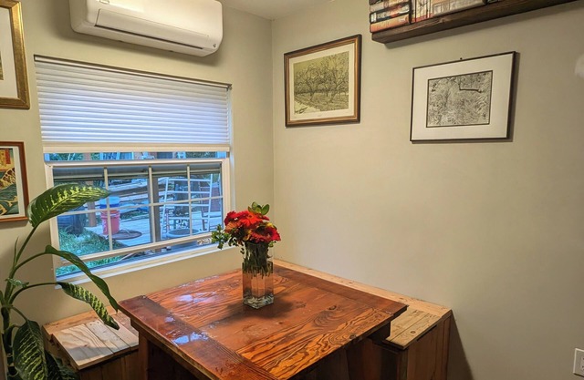 Cozy 2-bedroom house with WiFi, AC, in lovely Clatskanie