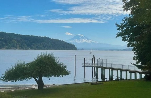 Cozy 2-bedroom house with amazing views in charming Gig Harbor