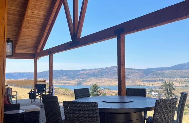 Cozy 2-bedroom house in phenomenal Seven Bays with AC, WiFi