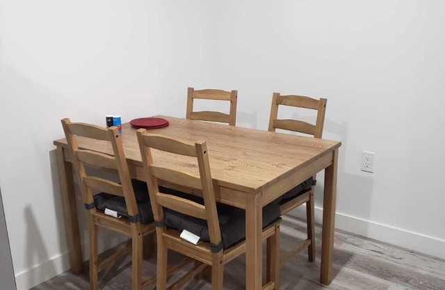 Cozy 2-bedroom house with WiFi and AC in charming Cochrane