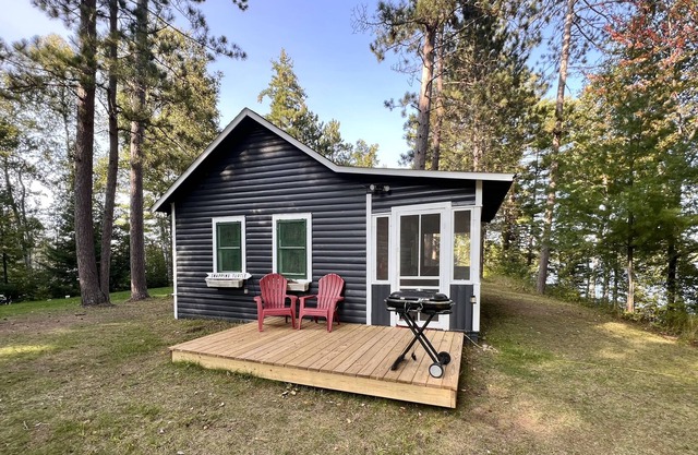 Cozy 2 Bedroom Lakefront Cabin Turtle Point Outpost|Snapping Turtle