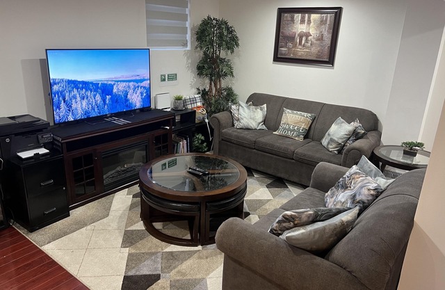 Cozy 2-bedroom luxury suite near Toronto airport.