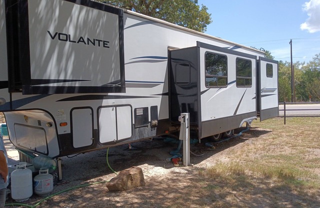 Cozy 2-bedroom mobile home in welcoming Mineral Wells with WiFi, AC