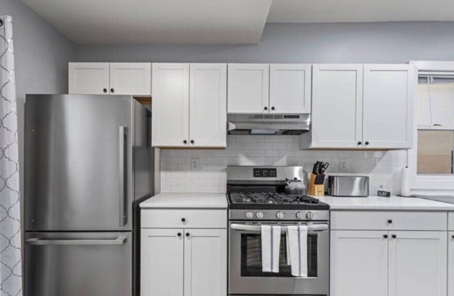 Cozy 2 bedroom near downtown!