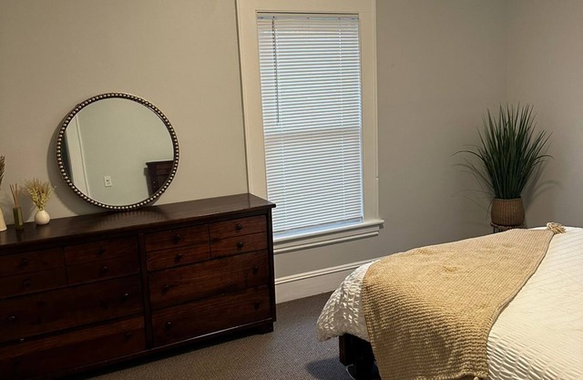 Cozy 2 bedroom near Bridgeport Hospital