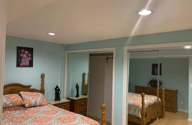 Cozy 2 bedroom place with mountain views!