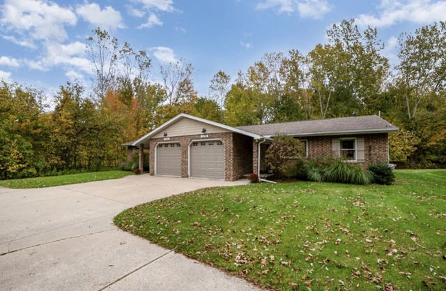 Cozy 2 bedroom plus 1 bath modern Duplex with desk, laundry and outdoor space!