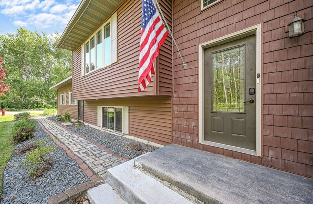 Cozy 2-Bedroom Retreat with Wooded Views, Fire Pit & Stylish Kitchen!