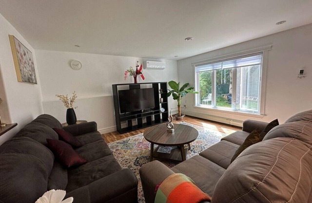Cozy 2-Bedroom Suit