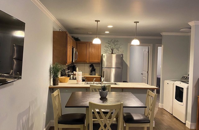 Cozy 2-bedroom townhome with WiFi, AC in charming Chesterfield