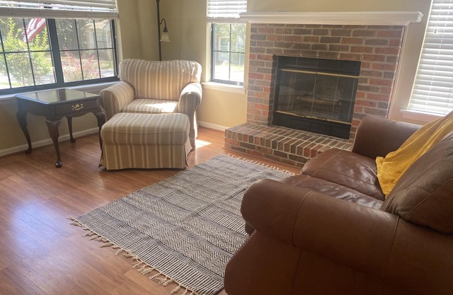 Cozy 2-bedroom townhome with beautiful fully fenced backyard!
