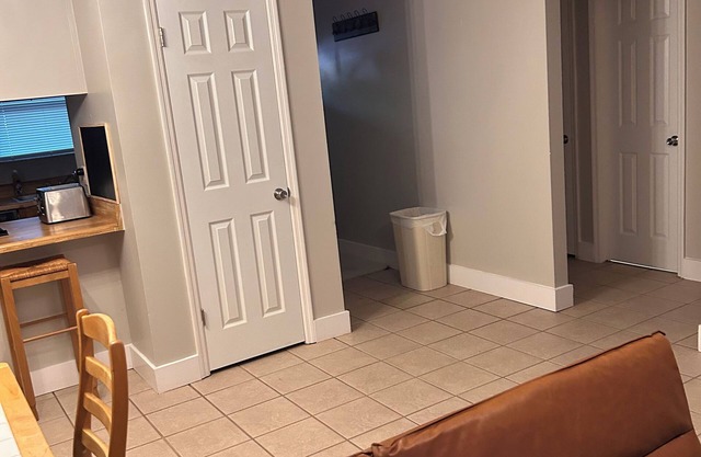 Cozy 2-bedroom townhome in wonderful Tallahassee with WiFi, AC/Heat