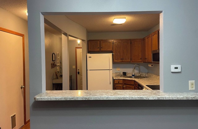 Cozy 2-bedroom townhome in awesome Troy with WiFi, AC. Close to Colleges.