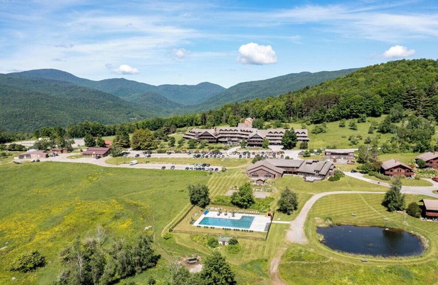 Cozy 2-bedroom Trapp Family Lodge ski Guest House in Stowe VT
