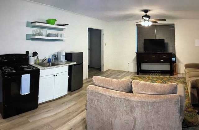 Cozy 2-bedroom in College Station minutes from campus!