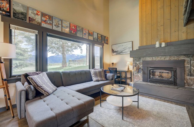 Cozy 2-bedroom condo in pleasant Big Sky on Golf Course, next to Town Center!