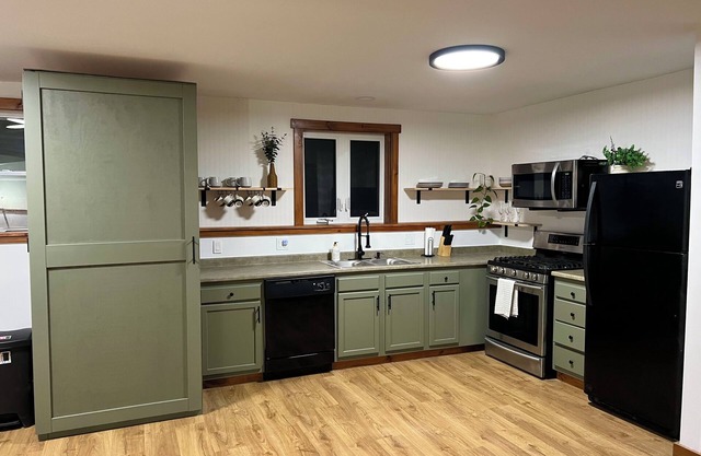 Cozy 2-bedroom apartment close to UVM