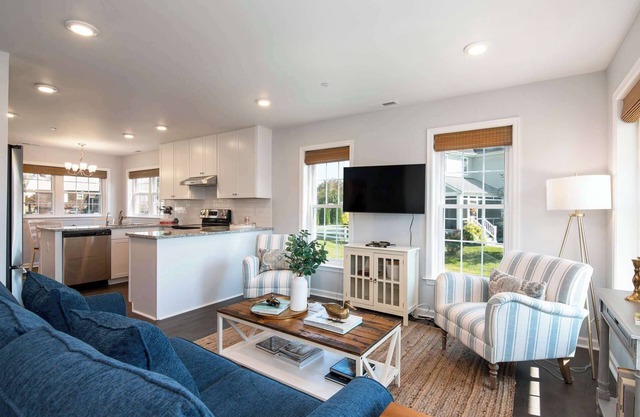 15% Off Promo! Tilghman Cottage by Views & Eats