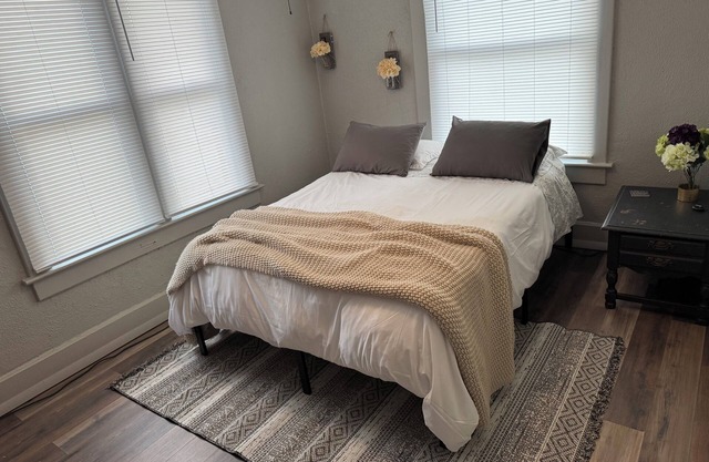 Cozy 2 Bedroom, with a Queen Bed in each, fire place, vanity, dresser, &two tv’s