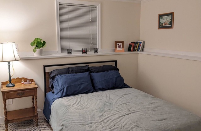 Cozy 2 BR Attached Apt On The Huntington River