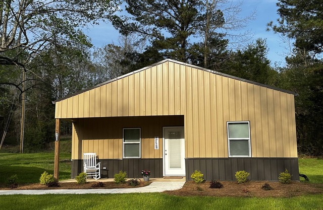 Cozy 2-BR house in a quiet country setting within minutes of Meridian w/WiFi