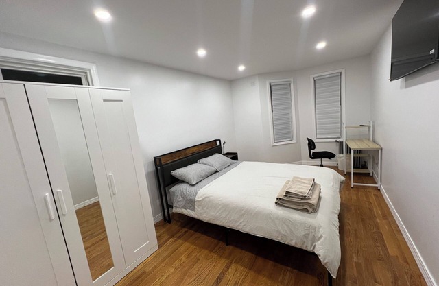 Cozy 2-Person Apt Near JFK Airport & Shopping Area for Long Stays