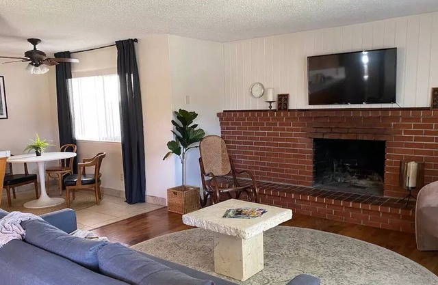 Cozy 2bd Apartment by CSUS & Cal Expo