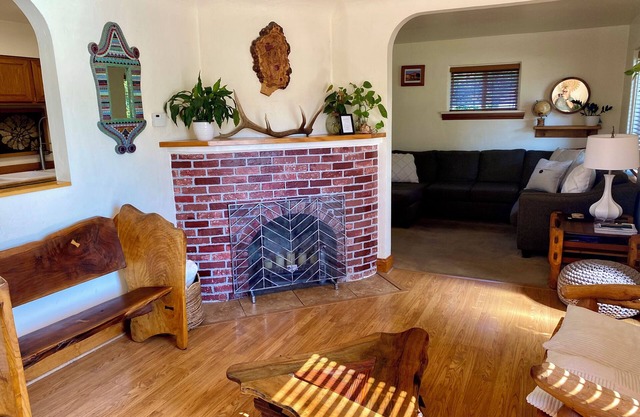 Cozy 2BD Home minutes from heart of Missoula - fenced backyard great for dogs!
