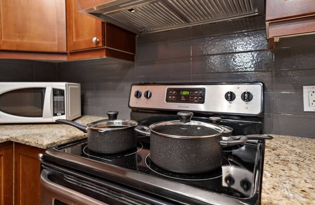 Cozy 2BD loft Hotel Suite-Old Montreal B3