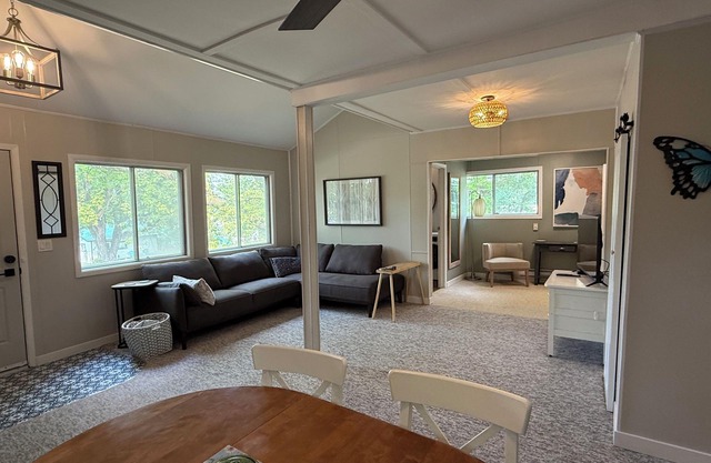 Cozy 2BD Retreat Near Danceland in Manitou Beach